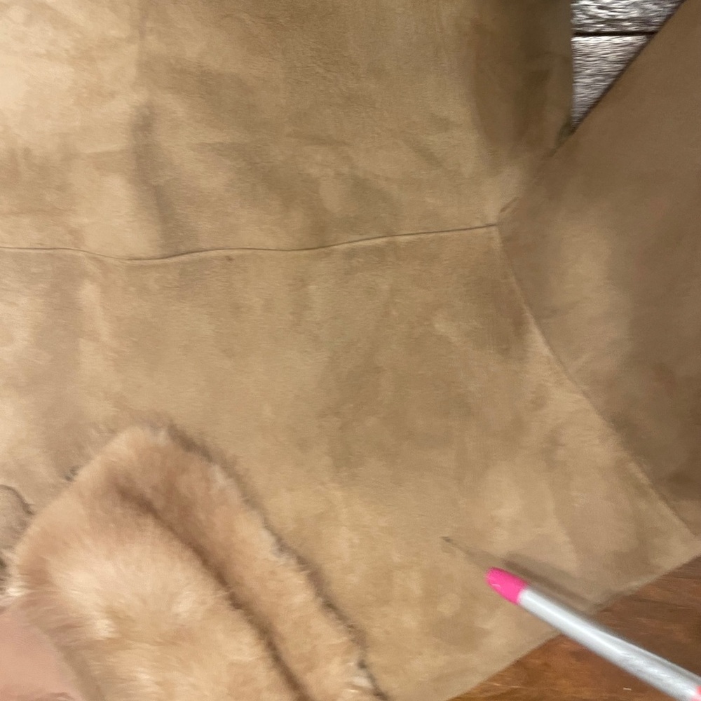 Elegant Tan Suede Coat with Faux Fur Collar - Picture 15 of 16